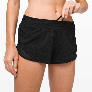 Lululemon Hotty Hot Low-Rise Short 2.5”